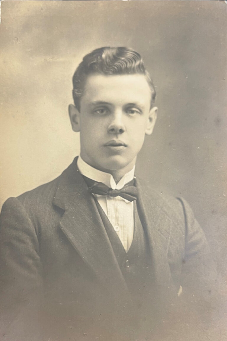https://burgessmemorials.co.uk/wp-content/uploads/2022/10/5-768x1152.jpg